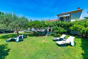 Apartments with a parking space Fazana - 18334